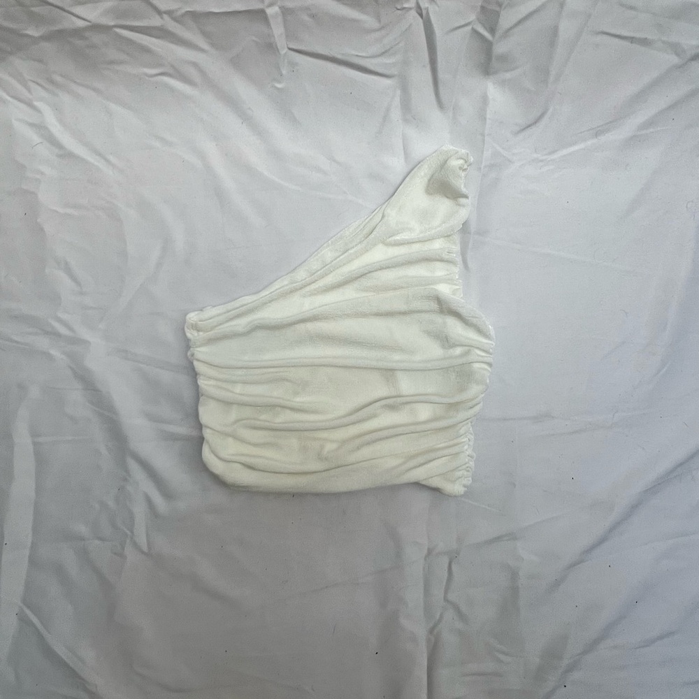 NEVER WORN One Shoulder Crop Top | White